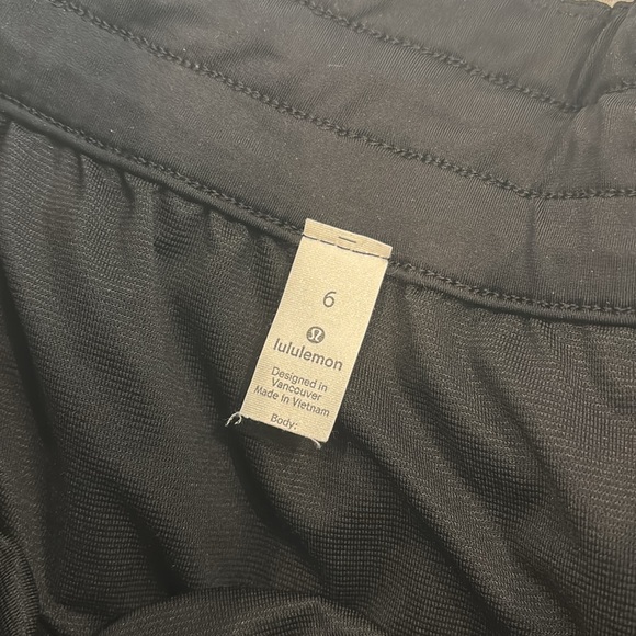 Lululemon - TRACKER Short 4” - Picture 2 of 2